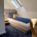 Weinberge Hotel *